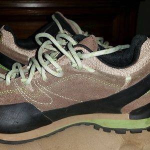 Women's Size 7 Sportiva Hiking Shoes